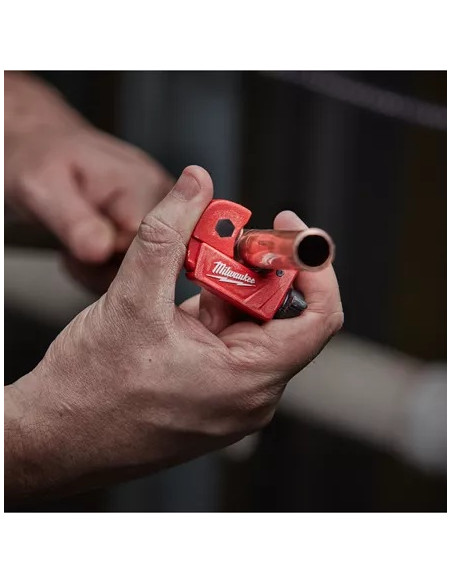 Mini cutter pentru tevi din cupru, capacitate taiere 3 - 15 mm - Milwaukee - cod 48229250